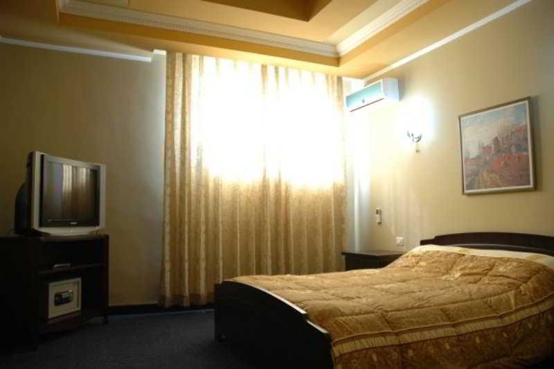 Imperial Hotel Ih Elbasan Bagian luar foto