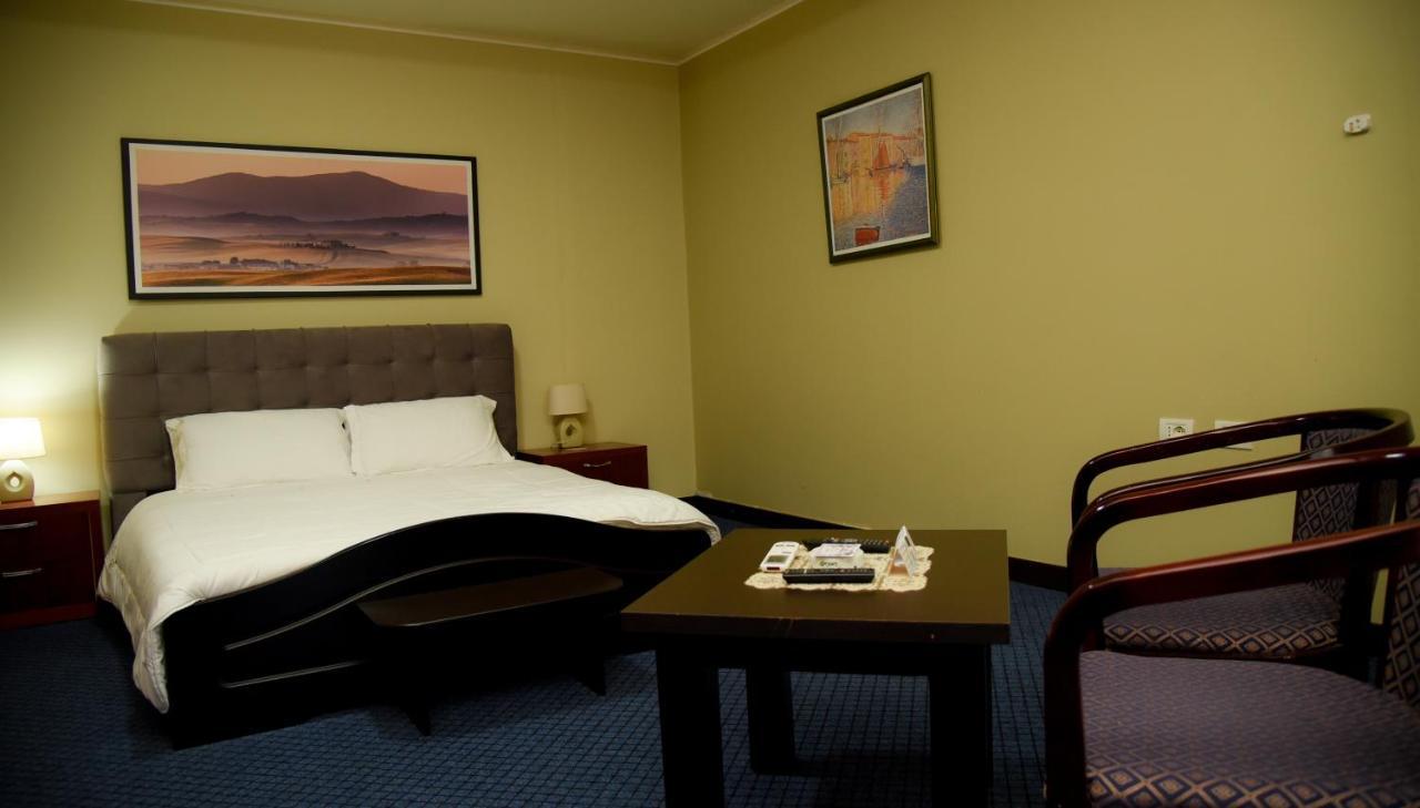 Imperial Hotel Ih Elbasan Bagian luar foto