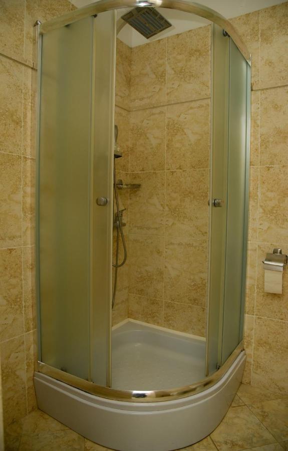 Imperial Hotel Ih Elbasan Bagian luar foto