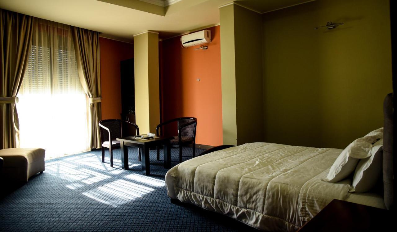 Imperial Hotel Ih Elbasan Bagian luar foto