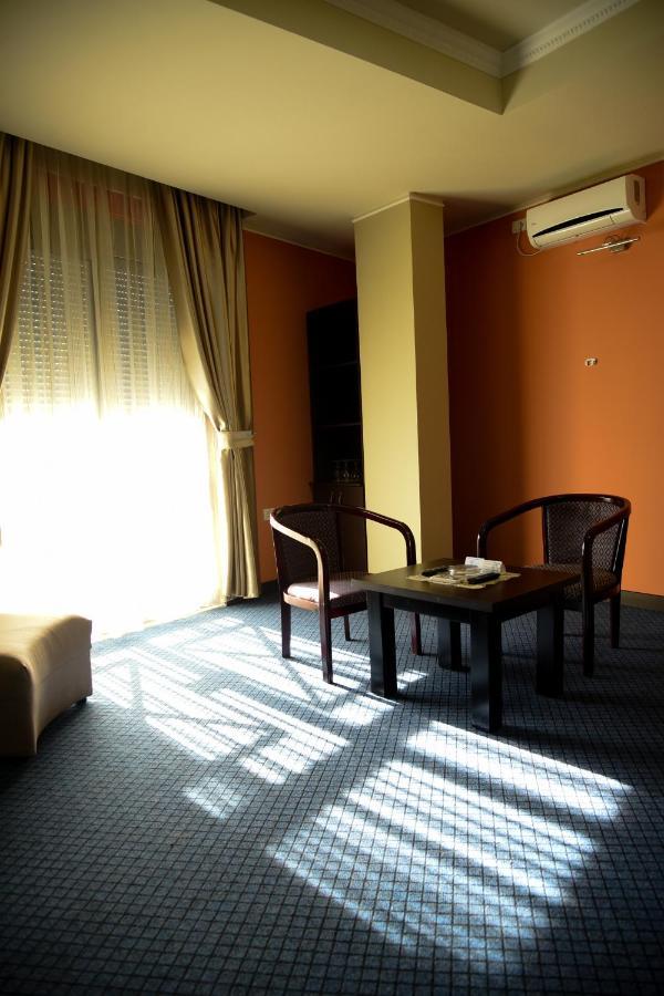 Imperial Hotel Ih Elbasan Bagian luar foto