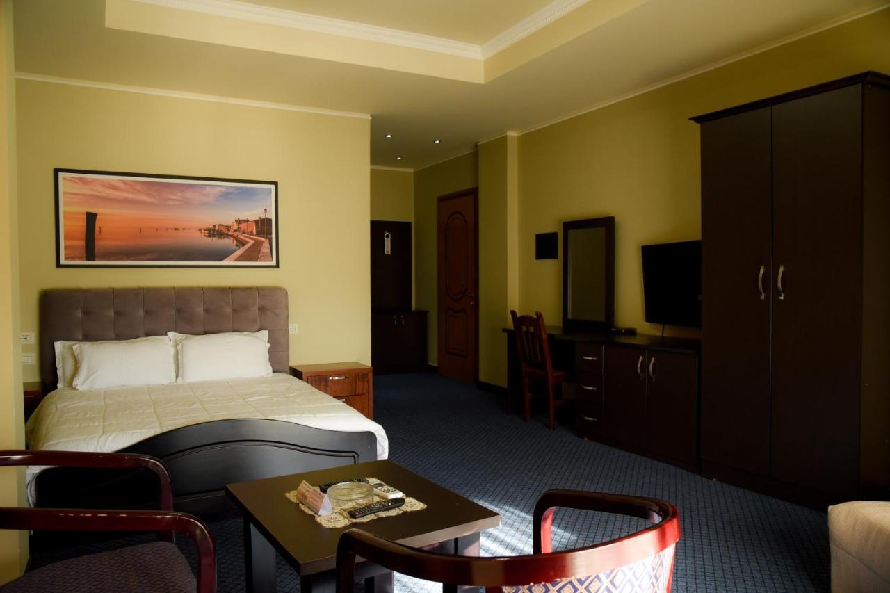 Imperial Hotel Ih Elbasan Bagian luar foto