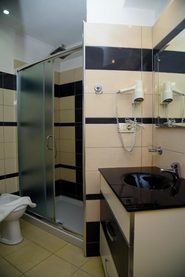 Imperial Hotel Ih Elbasan Bagian luar foto