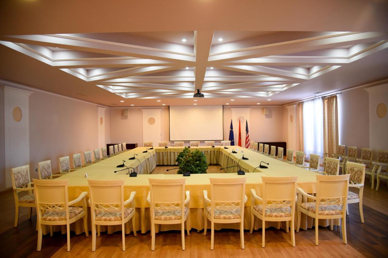 Imperial Hotel Ih Elbasan Bagian luar foto