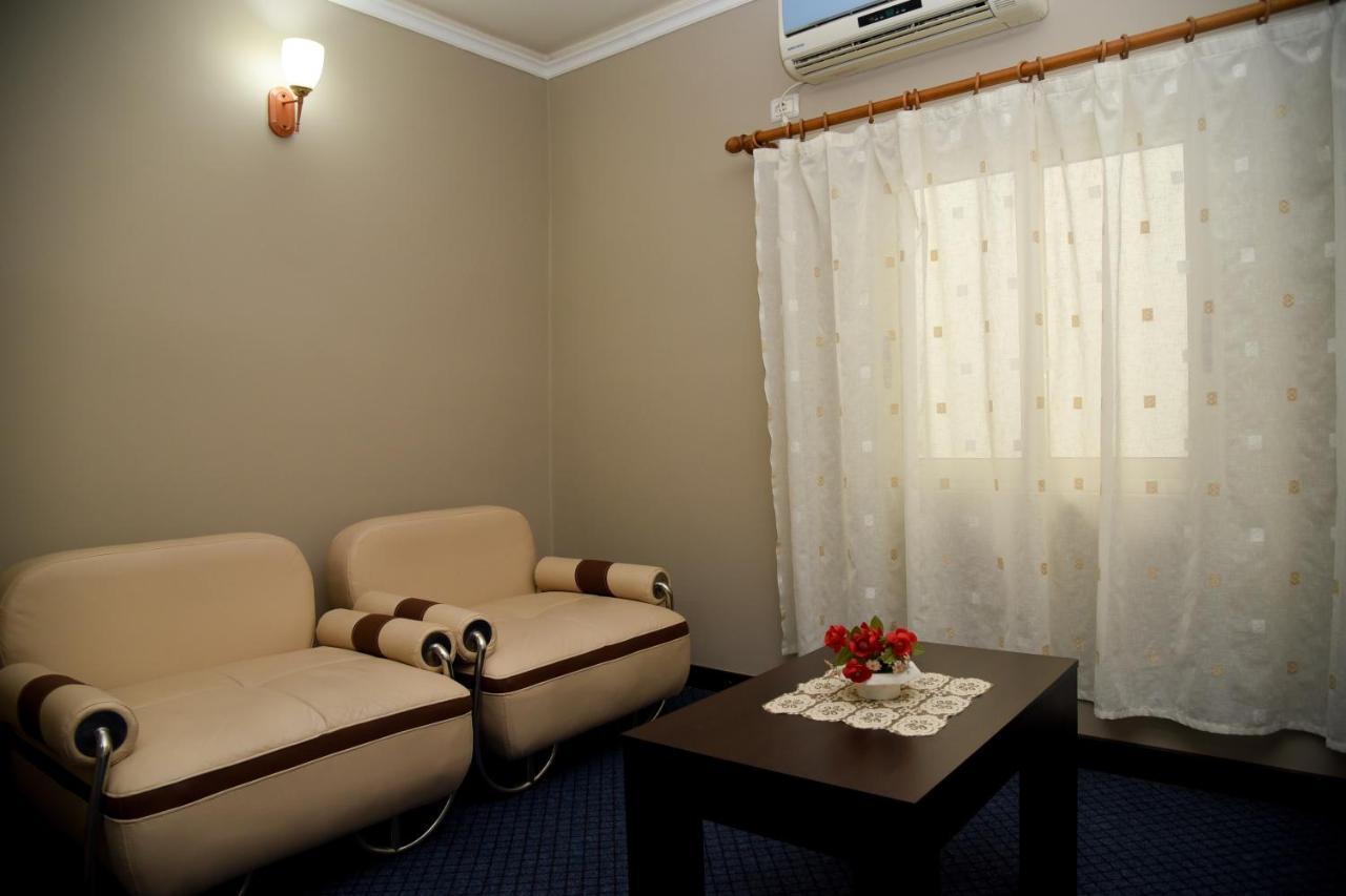 Imperial Hotel Ih Elbasan Bagian luar foto