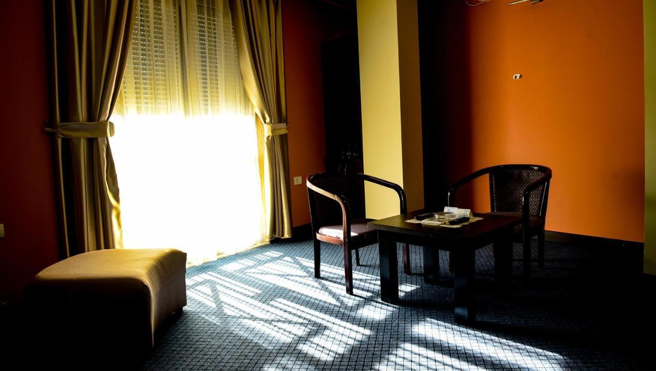 Imperial Hotel Ih Elbasan Bagian luar foto
