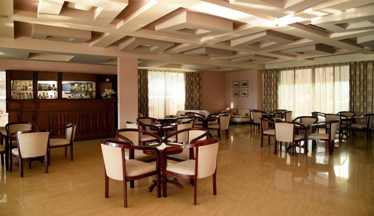 Imperial Hotel Ih Elbasan Bagian luar foto